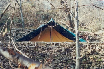 una tenda sui pianetti verso la Verna Nera