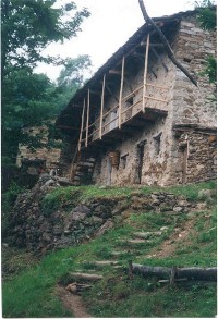 la casa di preghiera, in una tradizionale cascina